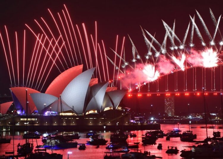 New Year's Eve fireworks erupt over Sydney's iconic Harbour Bridge and Opera House during the fireworks show on January 1, 2019. (Photo by PETER PARKS / AFP)