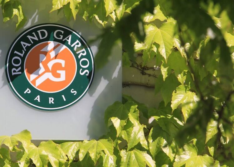 (FILES) In this file photo taken on May 26, 2012, a logo of the Roland-Garros tournament is displayed during the "Roland Garros Kid's day", on the eve of the opening of the French Open tennis tournament at the Roland-Garros stadium in Paris. - The Roland Garros French Open tennis tournament, originally scheduled for May 24 to June 7, 2020, has been postponed to run from September 20 to October 4, 2020, due to the outbreak of COVID-19, caused by the novel coronavirus, the French Tennis Federation (FFT) announced on March 17, 2020. (Photo by JACQUES DEMARTHON / AFP)