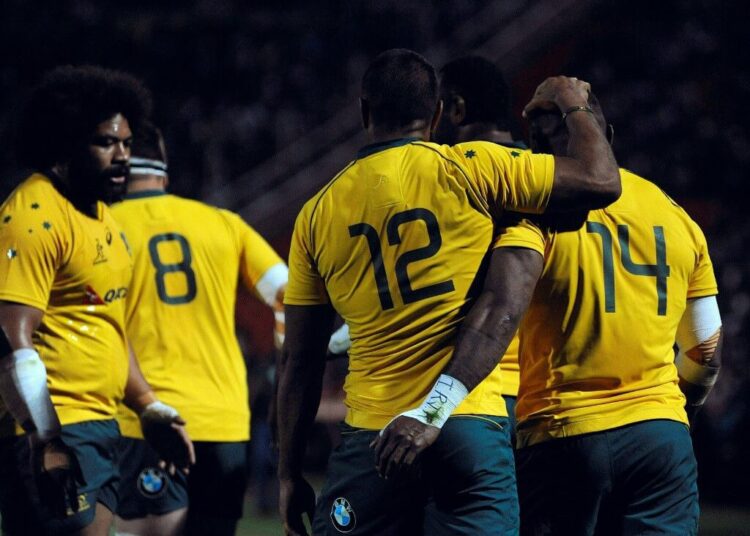 Australia's Wallabies Marika Koroibete (4R) celebrates with teammates after scoring a try against Argentina's Los Pumas during the Rugby Championship 2017 test match at Malvinas Argentinas stadium in Mendoza, some 1050 km west of Buenos Aires, Argentina on October 07, 2017. (Photo by Andres Larrovere / AFP)