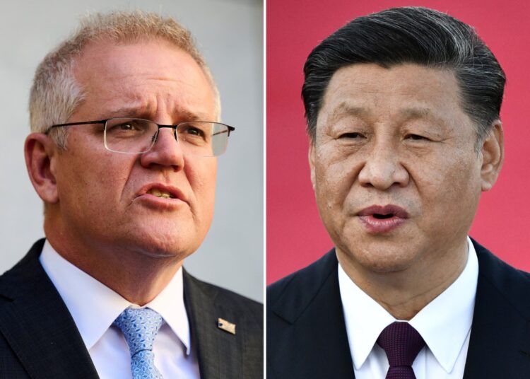 (COMBO) This combination of file photos shows Australian Prime Minister Scott Morrison (L) speaking during a press conference in Canberra on August 17, 2021; and China's President Xi Jinping (R) speaking at Macau's international airport on December 18, 2019. - Australia's Prime Minister Scott Morrison on September 16, 2021 extended an "open invitation" for talks with Chinese President Xi Jinping, after announcing a series of high-tech military purchases spurred by Beijing's growing strength. (Photo by - / AFP)