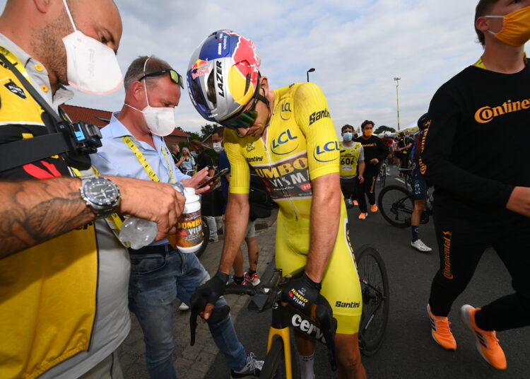 Jumbo-Visma team's Belgian rider Wout Van Aert wearing the overall leader's yellow jersey reacts after the 5th stage of the 109th edition of the Tour de France cycling race, 153,7 km between Lille and Arenberg Porte du Hainaut, in northern France, on July 6, 2022. (Photo by Tim De Waele / POOL / AFP)